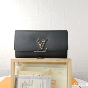 <AUTHENTIC>Louis Vuitton  wallet